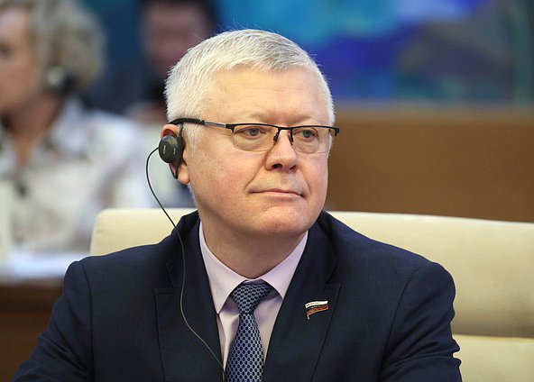 Председатель Комитета по безопасности и противодействию коррупции Василий Пискарев