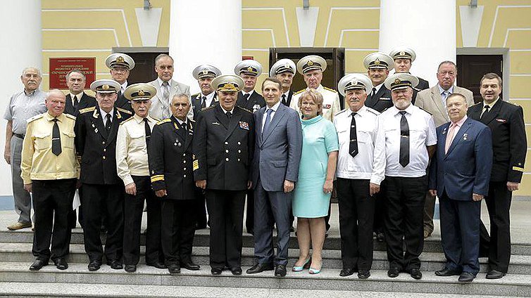 Заседание Совета старшин Гатчинского морского собрания Ассоциации Морских собраний России. Совместное фотографирование.
