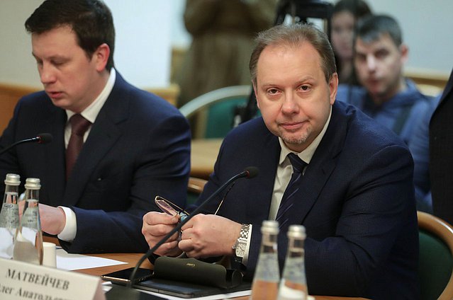 Заместитель Председателя Комитета по информационной политике, информационным технологиям и связи Олег Матвейчев