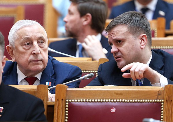 Председатель Комитета по развитию Дальнего Востока и Арктики Николай Харитонов и Председатель Комитета по региональной политике и местному самоуправлению Алексей Диденко