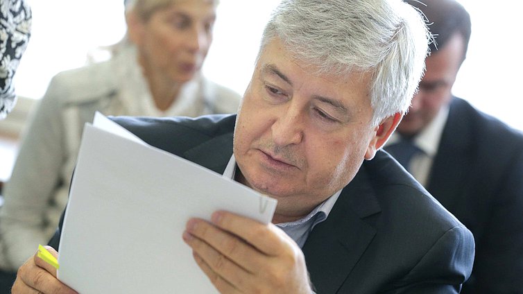 Заместитель председателя Комитета по финансовому рынку Юрий Олейников