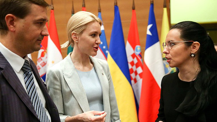 Member of the Committee on Education and Science Alena Arshinova and Chairwoman of the Youth Parliament under the State Duma Maria Voropayeva