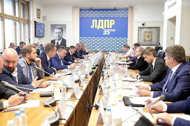 Встреча Министра транспорта РФ Виталия Савельева с членами фракции ЛДПР