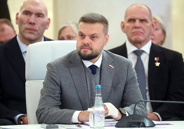 Заместитель Председателя Комитета по делам СНГ, евразийской интеграции и связям с соотечественниками Артем Туров