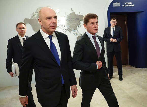 Кандидат на должность заместителя Председателя Правительства РФ – Полномочного представителя Президента РФ в ДВФО Олег Кожемяко и кандидат на должность заместителя Председателя Правительства РФ – Министра финансов РФ Антон Силуанов