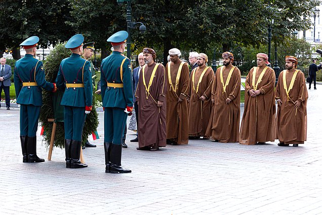 Chairman of the Shura Council of the Sultanate of Oman Khalid Bin Hilal Al Maawali and Deputy Chairman of the State Duma Alexander Babakov laid flowers at the Tomb of the Unknown Soldier