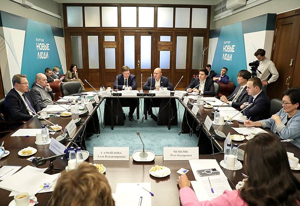 Встреча Министра здравоохранения РФ Михаила Мурашко с представителями фракции «Новые люди»
