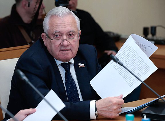 Член Комитета по контролю Леонид Ивлев
