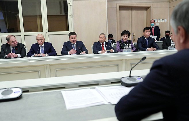 Meeting of Chairman of the State Duma Viacheslav Volodin and Speaker of the Joǵorku Keńesh, Acting President of the Kyrgyz Republic Talant Mamytov