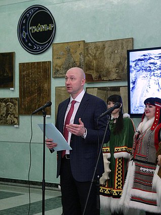 Открытие художественной выставки "Лица русской Арктики", посвящённой традиционному образу жизни коренных малочисленных народов Севера.