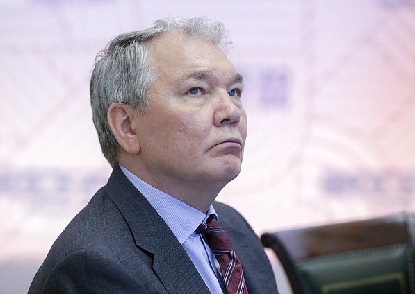 Председатель Комитета по делам СНГ, евразийской интеграции и связям с соотечественниками Леонид Калашников