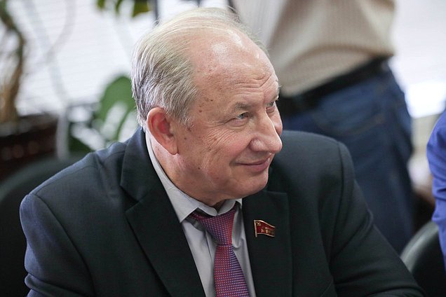 Заместитель Председателя Комитета по делам национальностей Валерий Рашкин