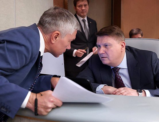 Член Комитета по физической культуре и спорту Евгений Ревенко и Полномочный представитель Правительства РФ в Государственной Думе Александр Синенко