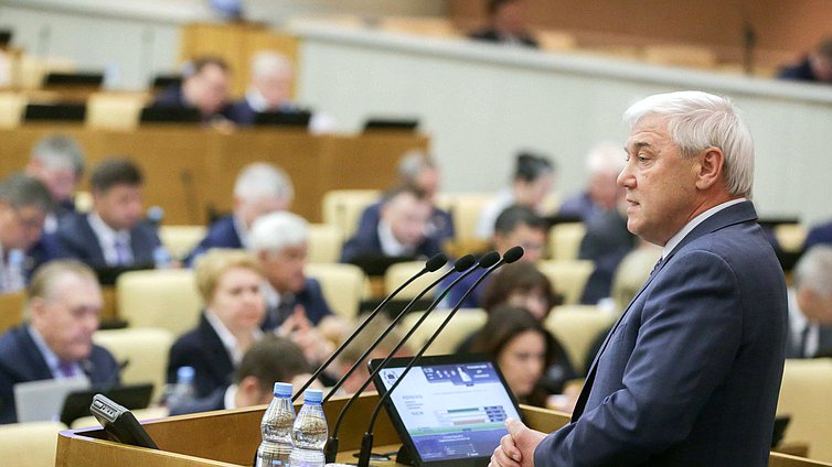 Председатель Комитета по финансовому рынку Анатолий Аксаков во время пленарного заседания