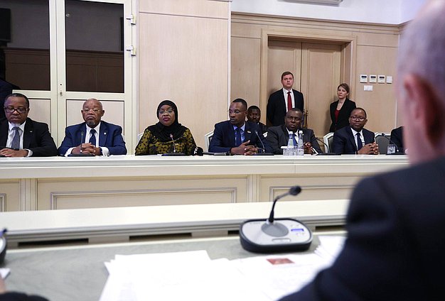 Встреча заместителя Председателя Государственной Думы Александра Бабакова с Председателем Ассамблеи Республики Мозамбик Маргаридой Адамужи Талапой