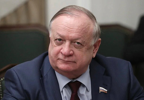 Заместитель Председателя Комитета по обороне Виктор Заварзин