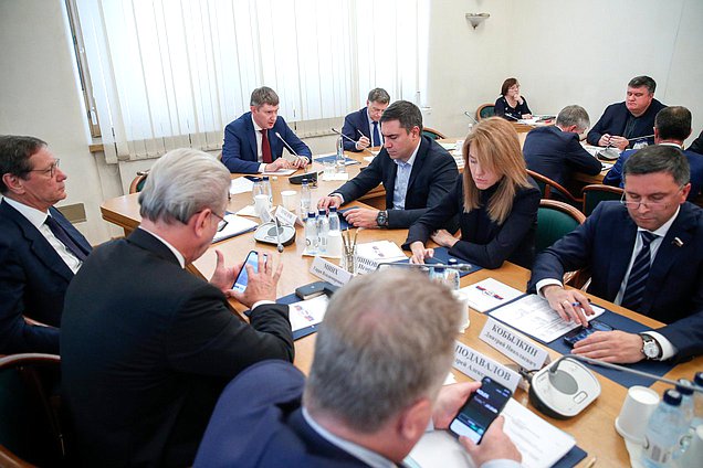 Встреча депутатов фракции «Единая Россия» с Министром экономического развития РФ Максимом Решетниковым