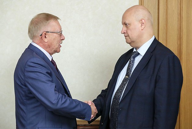 Председатель Комитета по контролю Олег Морозов и аудитор Счетной палаты Алексей Каульбарс