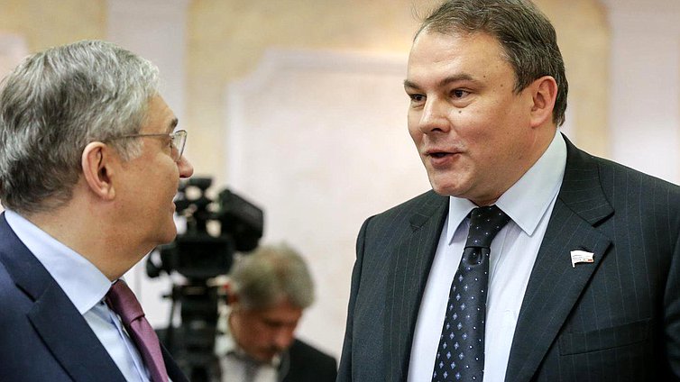 Заместитель Председателя Государственной Думы Петр Толстой во время заседания. Автор фото: Анна Исакова/Фотослужба Государственной Думы.