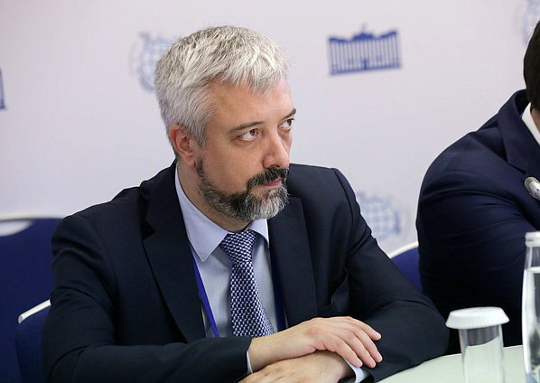 Member of the Committee on International Affairs Evgenii Primakov