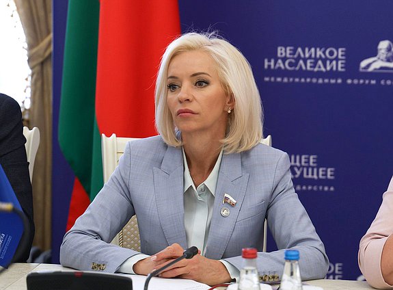 Председатель Комитета по культуре Ольга Казакова. Заседания секций Международного форума Союзного государства "Великое наследие - общее будущее"