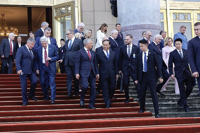 Председателя Государственной Думы Вячеслава Володина принял Председатель КНР Си Цзиньпин