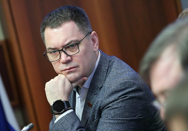 Заместитель Председателя Комитета по вопросам собственности, земельным и имущественным отношениям Алексей Корниенко