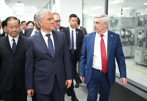 Chairman of the State Duma Vyacheslav Volodin and First Deputy Chairman of the State Duma Ivan Melnikov at the Nanrui Corporation (NARI Group Corporation)