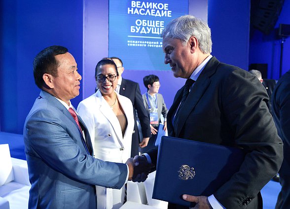 Chairman of the State Duma Vyacheslav Volodin and Deputy Chairman of the Committee on National Defense, Security and Foreign Affairs of the National Assembly of the Socialist Republic of Vietnam Nguyễn Ngọc Hà. Plenary Session of the “Great Heritage – Common Future” International Forum