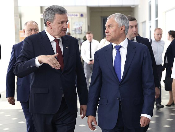 Председатель Государственной Думы Вячеслав Володин и ректор Кубанского государственного университета Михаил Астапов