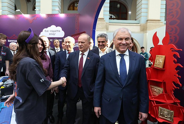 Руководитель фракции КПРФ Геннадий Зюганов и Председатель Государственной Думы Вячеслав Володин