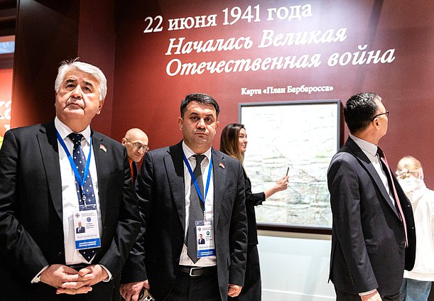 Члены делегаций стран-членов ОДКБ посетили выставки "Великая Победа. Россия - моя история" и "Без срока давности. Нюрнберг. 80 лет" в Москве