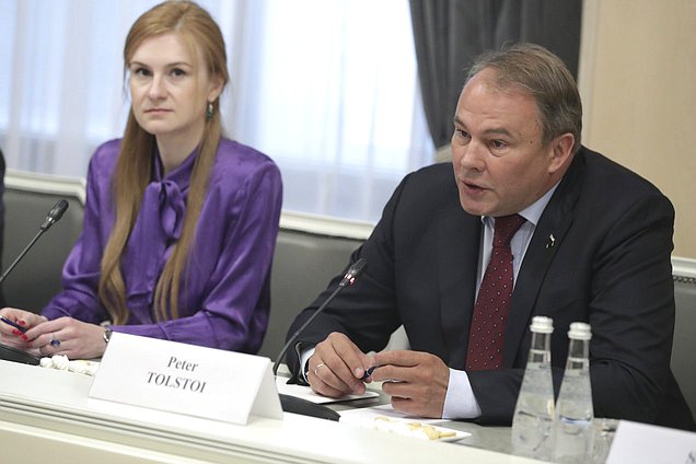 Member of the Committee on International Affairs Maria Butina and Deputy Chairman of the State Duma Petr Tolstoy