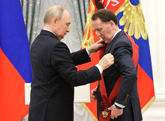 Президент РФ Владимир Путин и заместитель Председателя Государственной Думы Алексей Гордеев. Фото: пресс-служба Президента РФ