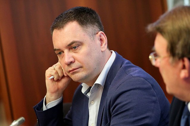 Заместитель Председателя Комитета по вопросам собственности, земельным и имущественным отношениям Алексей Корниенко
