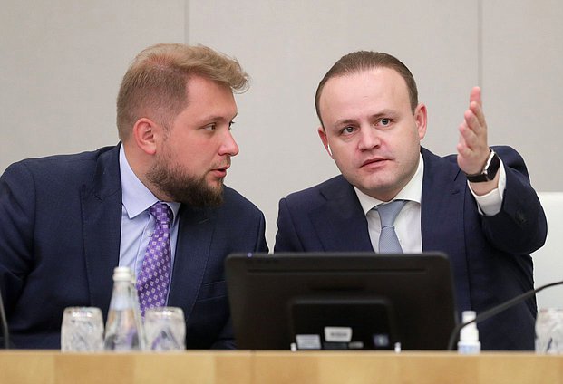 Заместители Председателя Государственной Думы Борис Чернышов и Владислав Даванков