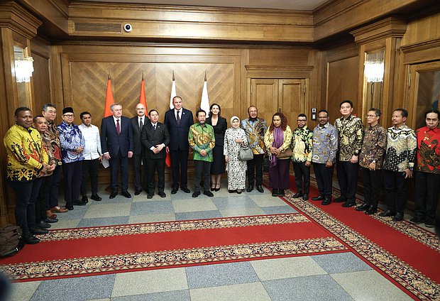 Встреча заместителя Председателя Государственной Думы Петра Толстого с Председателем Совета представителей регионов Народного консультативного конгресса Республики Индонезии Султаном Бактиаром Наджамудином