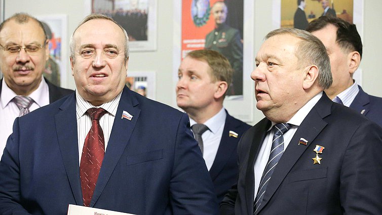 Член Совета Федерации Франц Клинцевич и Председатель Комитета по обороне Владимир Шаманов