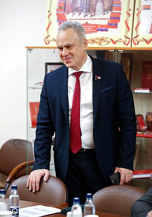 Член Комитета по бюджету и налогам Евгений Бессонов