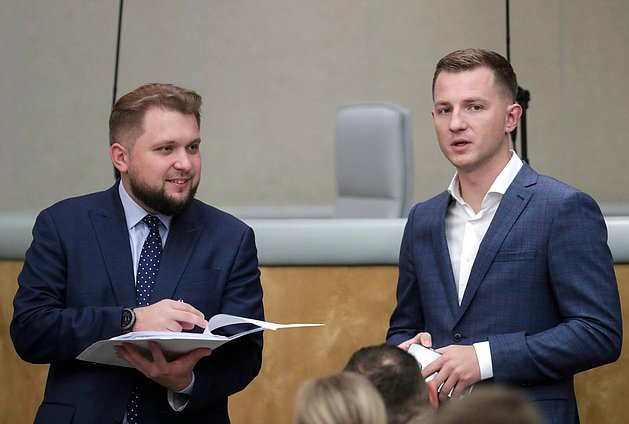 Заместитель Председателя Государственной Думы Борис Чернышов и Председатель Комитета по молодежной политике Артем Метелев