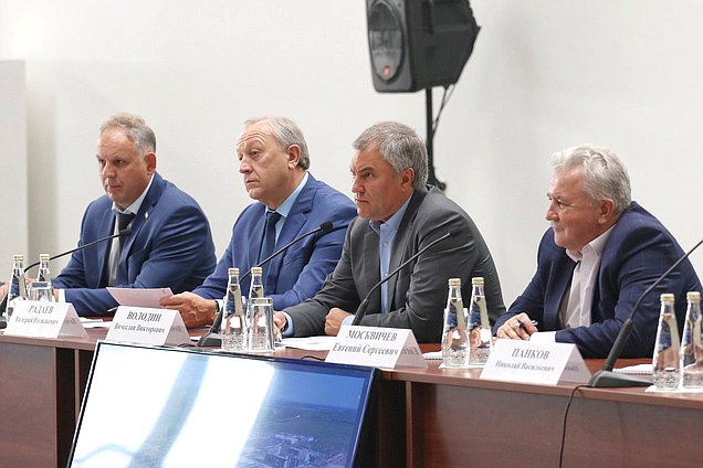 Председатель ГД Вячеслав Володин посетил строящийся аэропорт «Гагарин»