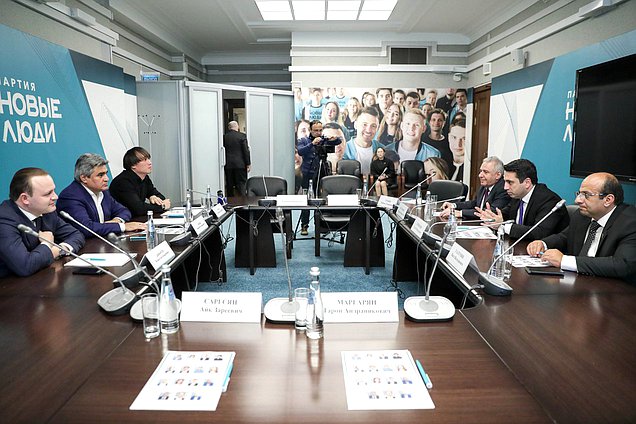 Встреча руководства фракции «Новые люди» с Председателем Национального Собрания Республики Армения Аленом Симоняном