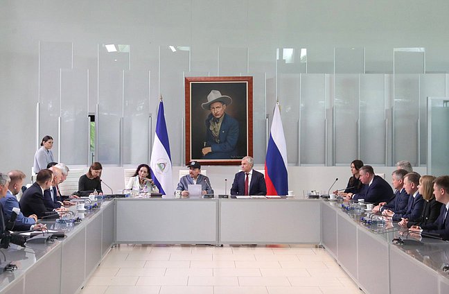 Reunión del Jefe de la Duma Estatal, Vyacheslav Volodin, con el Presidente de la República de Nicaragua, Daniel Ortega Saavedra, y la Vicepresidenta de la República, Rosario Murillo Zambrana
