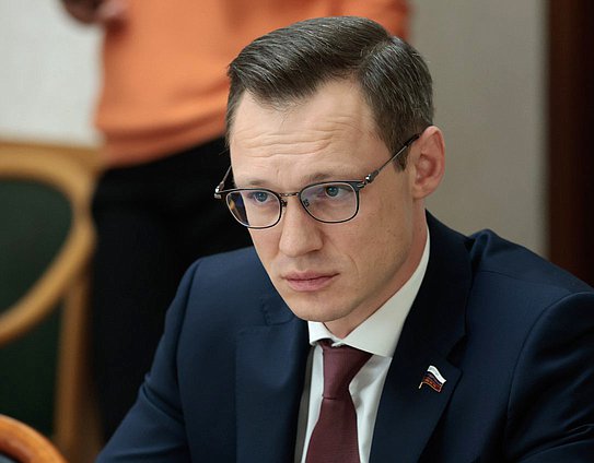 Заместитель Председателя Комитета по охране здоровья Дмитрий Гарцев