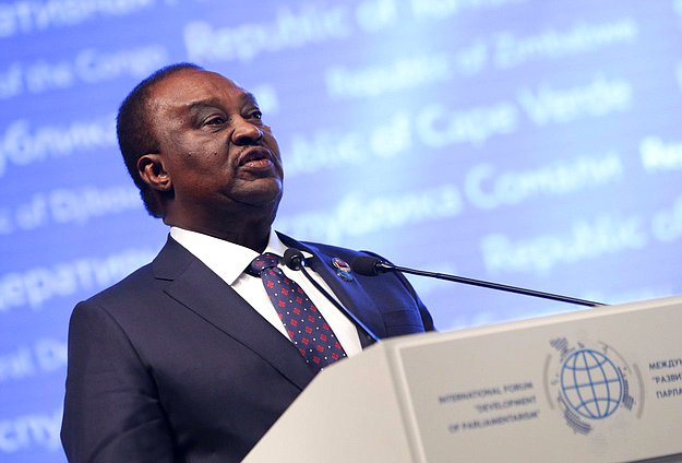 Председатель Национальной Ассамблеи Республики Ангола Фернанду Да Пиедаде Диаш душ Сантуш