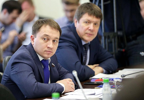 Член Комитета по государственному строительству и законодательству Олег Быков