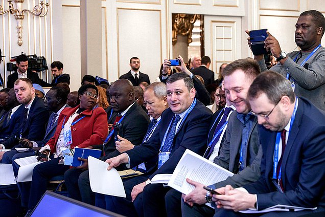 Круглый стол «Парламентское сопровождение сотрудничества в области науки и образования» в рамках II Международной парламентской конференции «Россия — Африка»