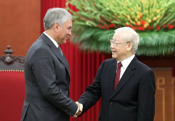 Jefe de la Duma Estatal Vyacheslav Volodin y Secretario General del Partido Comunista de la República Nguyen Phu Trong