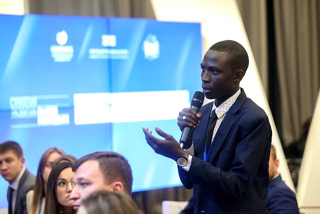 Работа секций в рамках Форума молодых законодателей и экспертов «Стратегия развития: вызов молодым»