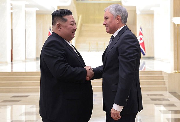 Председатель Государственной Думы Вячеслав Володин и Председатель Государственных дел Корейской Народно-Демократической Республики Ким Чен Ын